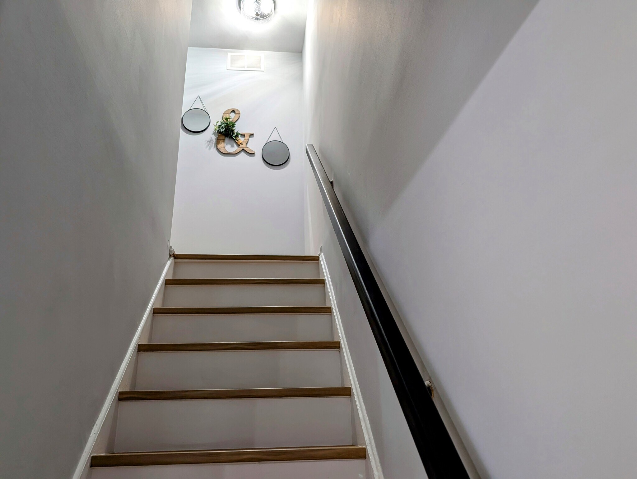 Building Photo - 23 Viburnum Ct