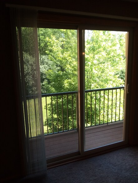 Building Photo - 3246 Douglas Dr N