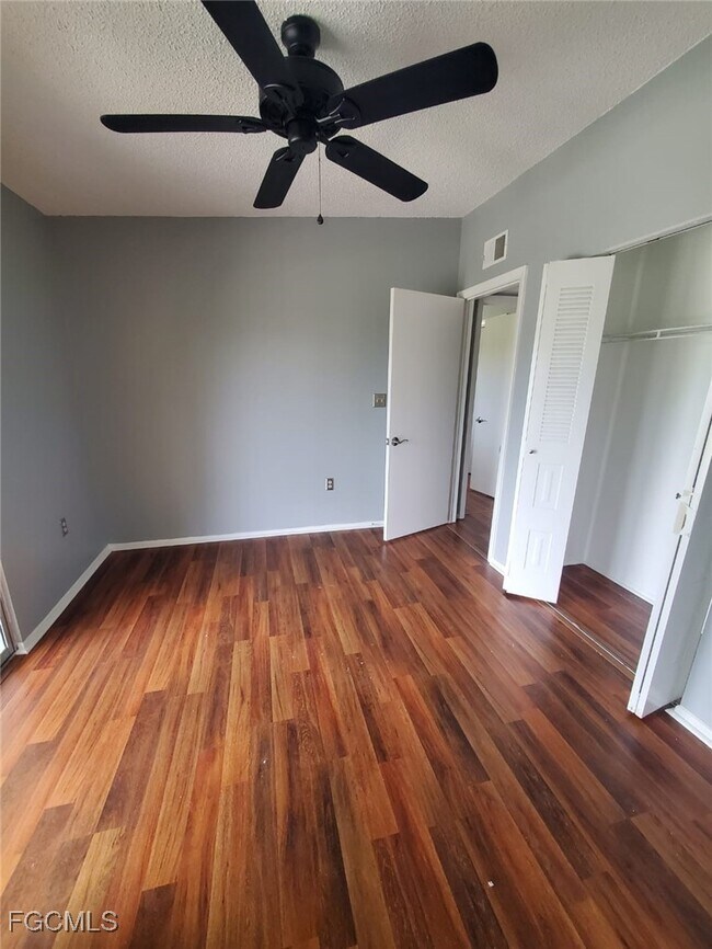 Building Photo - 5713 Foxlake Dr