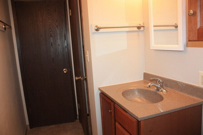 Building Photo - Zentals (1007 1/2 Monroe St; Pella)