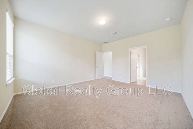Building Photo - 717 Smooth Wine