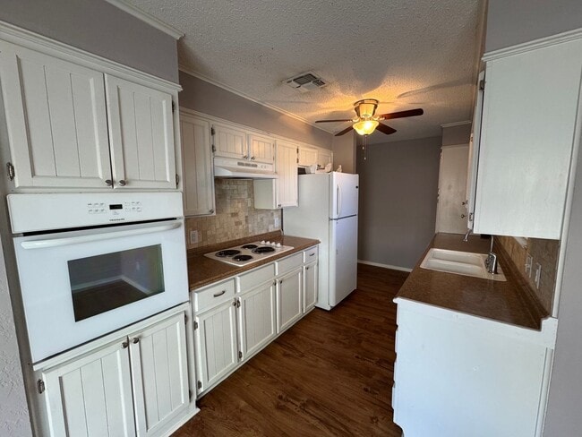 Building Photo - 217 Monterrey Dr