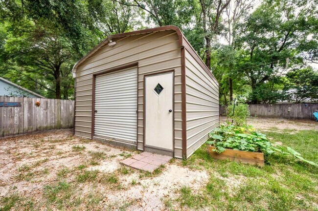 Building Photo - 202 Brittany Ln