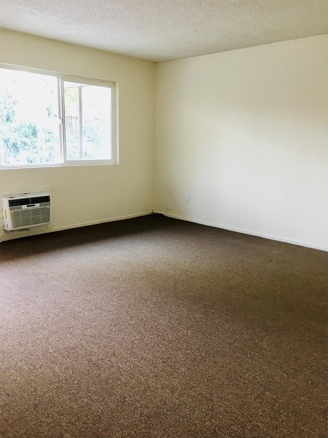 Building Photo - 209 Wright Ln