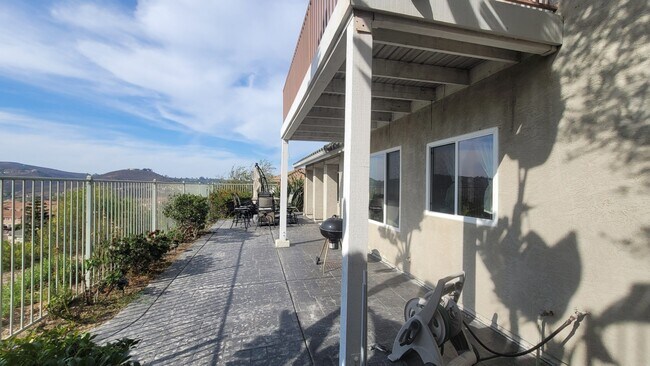 Building Photo - 2422 Pointe Pkwy