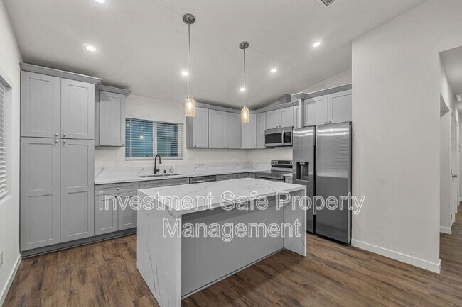 Building Photo - 1809 Devon Pl