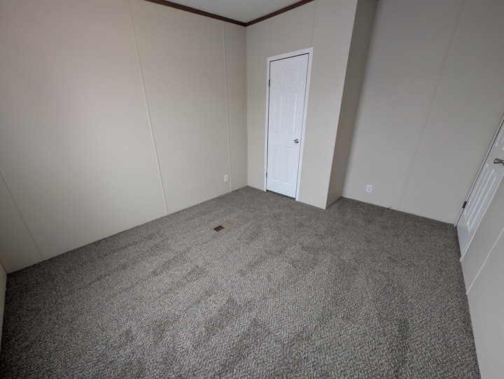 Building Photo - 15843 Charlemagne Ave W