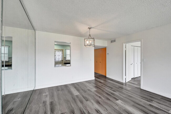 Building Photo - 2430 SW 81st Ave