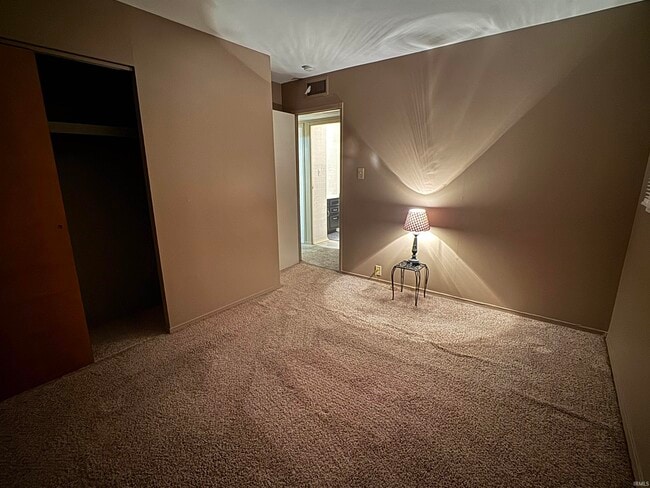 Building Photo - 709 Thornberry Dr