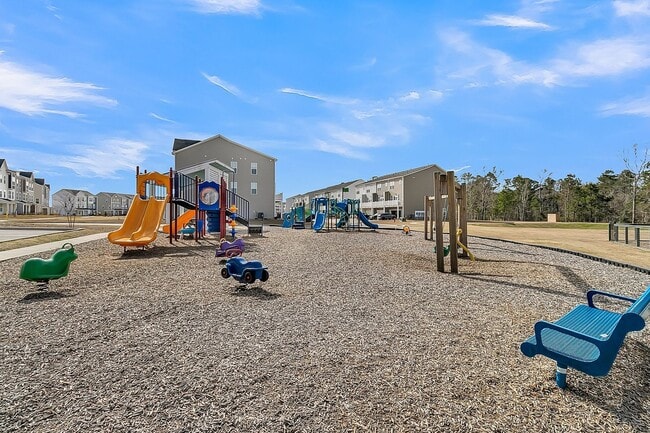 Building Photo - Modern Townhome in Prime Moncks Corner Loc...