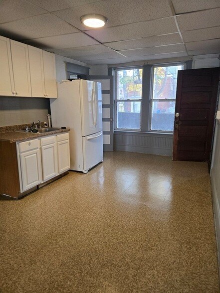 Building Photo - 37 Clinton Ave