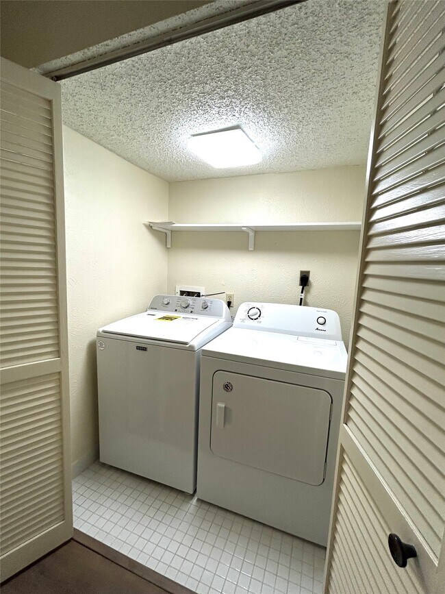 Building Photo - 11699 Village Pl Dr