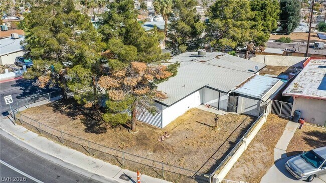 Building Photo - 612 N Bruce St