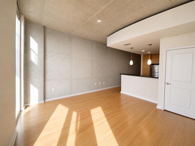 Building Photo - 360 Nueces St
