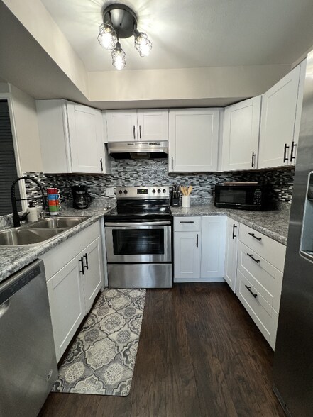 Primary Photo - 13623 E Yale Ave