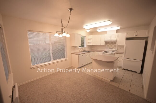 Building Photo - 2 bed, 2 bath, 1 car garage in a 4-plex, in Sequim