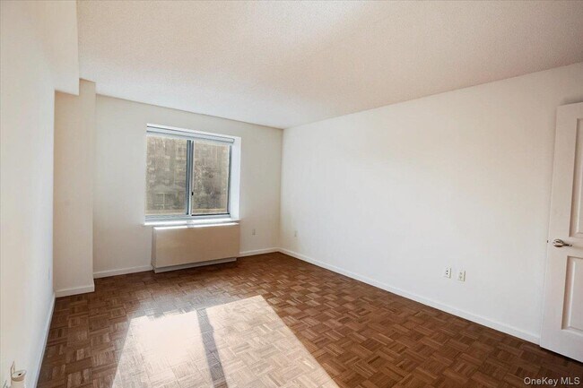 Building Photo - 300 W 135th St