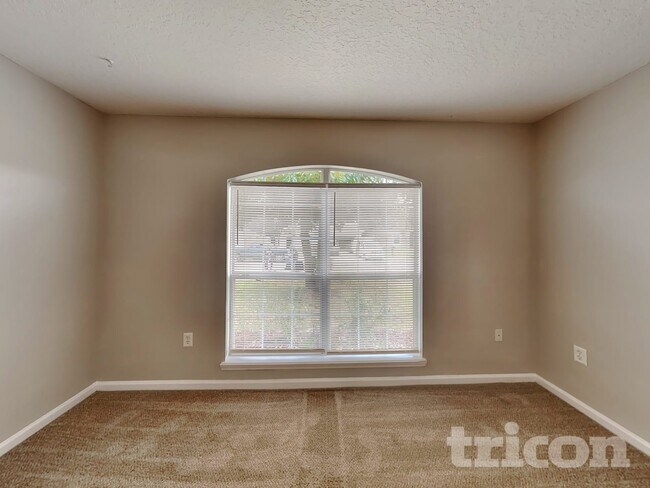 Building Photo - 2450 Creekfront Dr