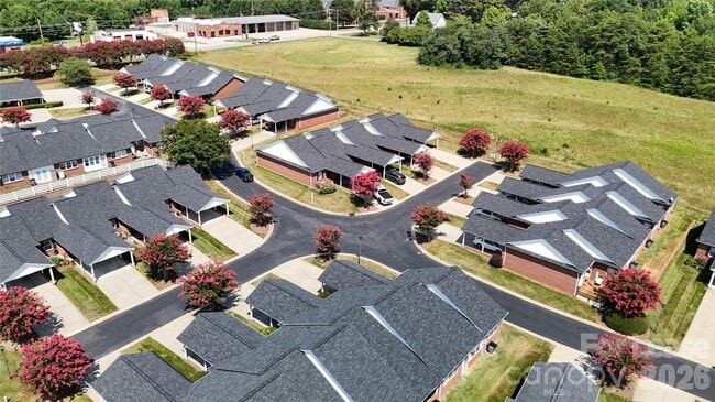 Building Photo - 6299 Pansy Trl