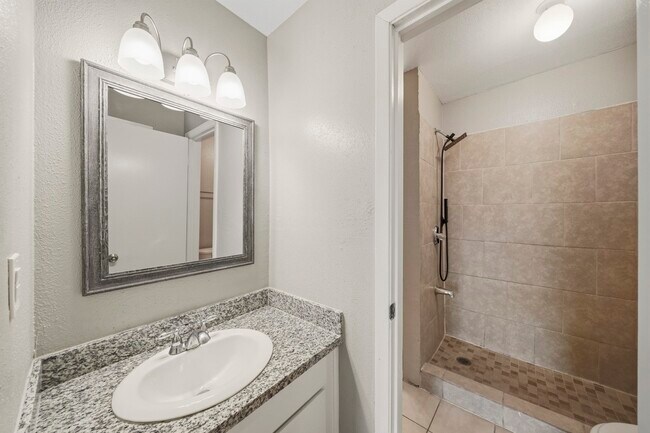 Building Photo - 4605 Orange Cir N