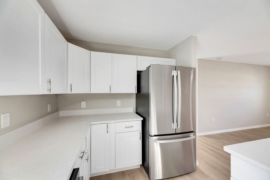 Building Photo - 660 Flamingo Dr