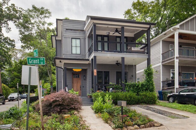 Building Photo - Stunning 4/3.5 Home in Highly Sought-After Area w/ 1300 Sq Ft of Outdoor Space!