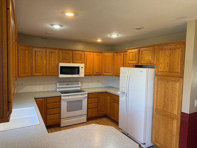 Building Photo - **AVAILABLE NOW**Dream Home in the Lewis C...
