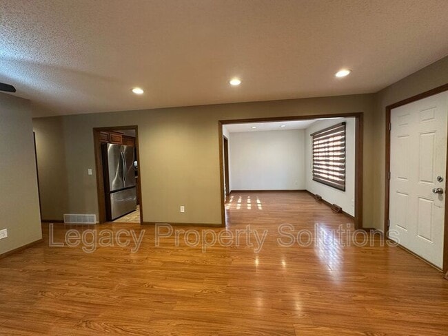 Building Photo - 1400 S 3rd St