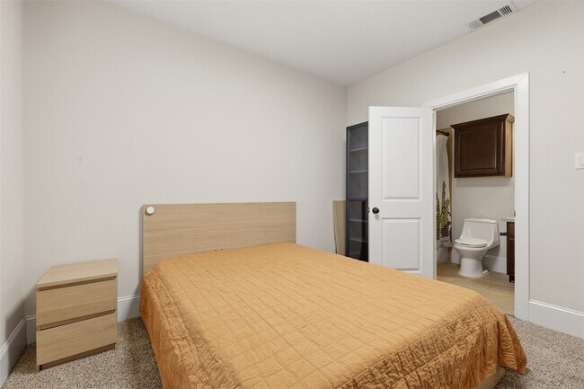 Building Photo - 1816 Dennis St