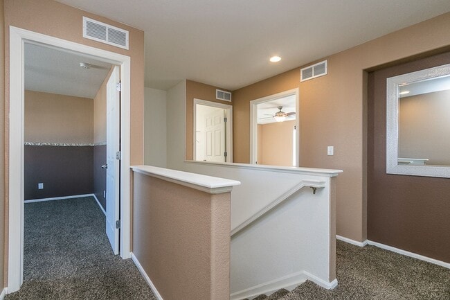 Building Photo - Beautiful 3 Bed 2.5 Bath in Thompson River...