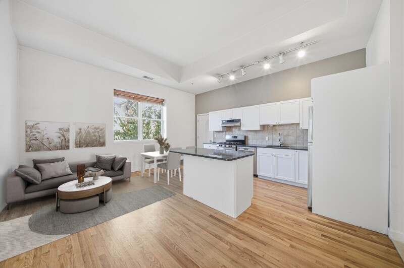 Building Photo - 156 Chelsea St