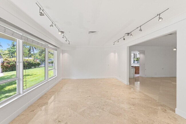 Building Photo - 55 Pinta Rd