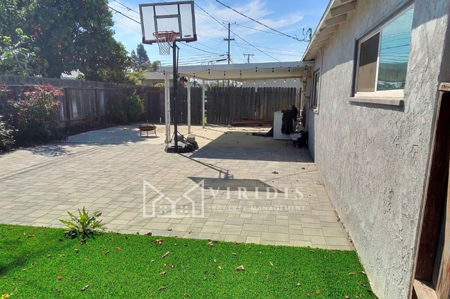 Building Photo - 2312 Castro Ln