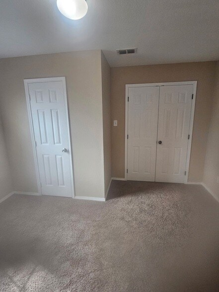 Building Photo - 120 Abelia Dr