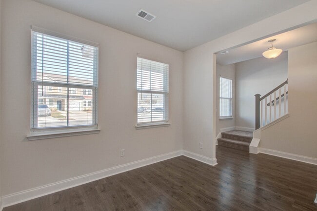 Building Photo - 7821 Montview Rd