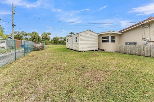 Building Photo - 601 N 44th Ave