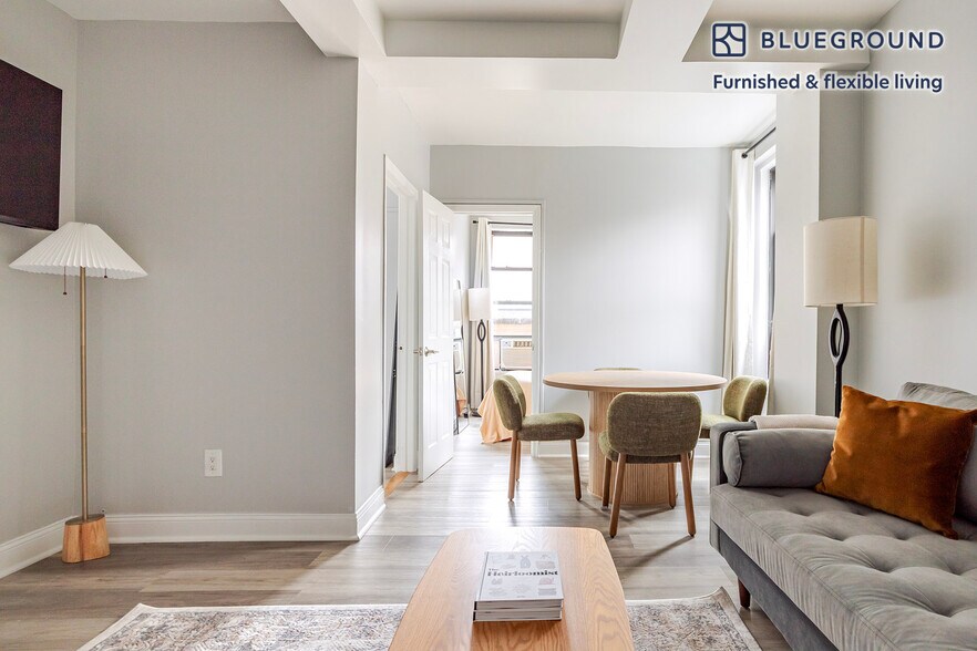 Building Photo - 240 W 73rd St