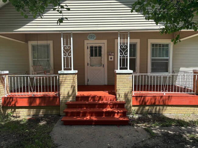 Primary Photo - 122 N Glenn St