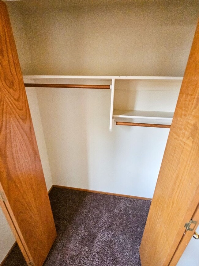 Building Photo - 1097 Summer Breeze Dr N