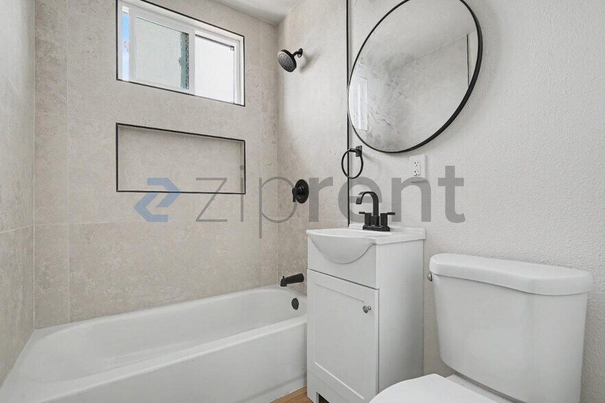 Building Photo - Unit 3