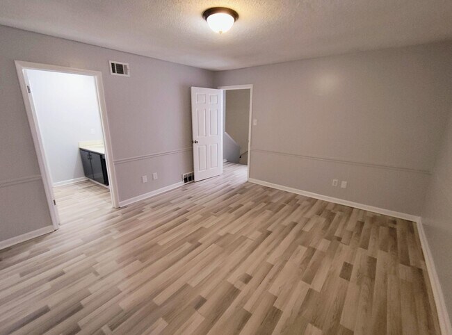 Building Photo - 6439 Kirby Trees Dr
