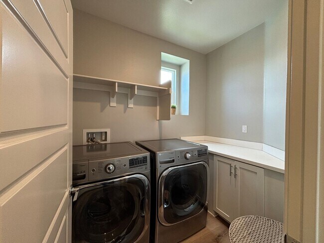 Building Photo - Updated 4 Bedroom 3.5 bath Condo located i...