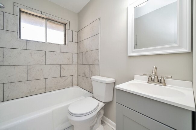 Building Photo - Now Accepting Section 8! Get $500 OFF Your First Month's Rent!