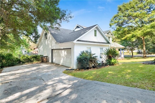 Building Photo - 708 Monarch Dr W