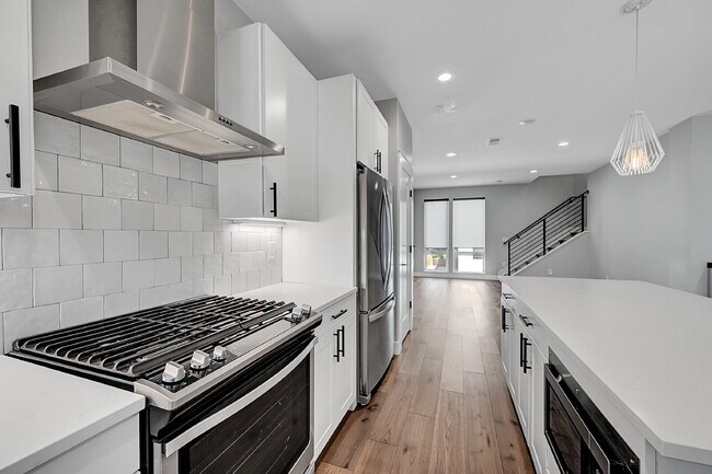 Building Photo - $3,400.00 - 2 Bedrooms, 3 Bathrooms, Townh...