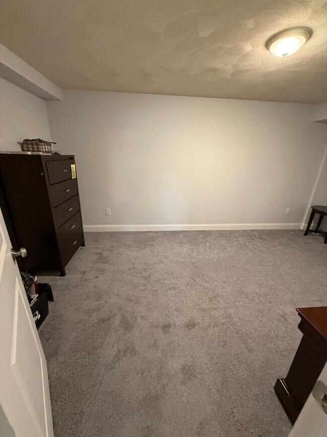 Building Photo - Beautiful Condo in Lynn– $3,300/mo