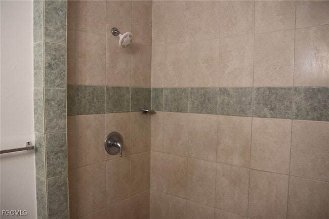 Building Photo - 320 Harry Ave S