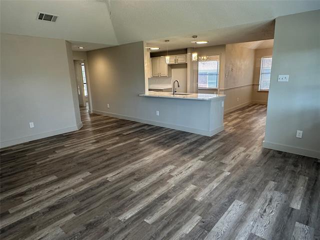 Building Photo - 1581 Glenmore Dr