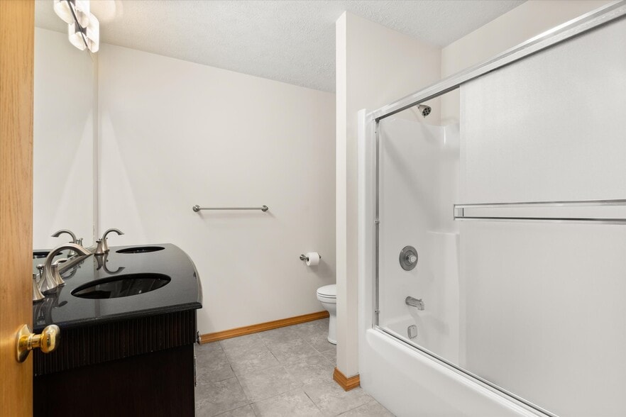 Building Photo - 2427 Reynolds Manor Dr