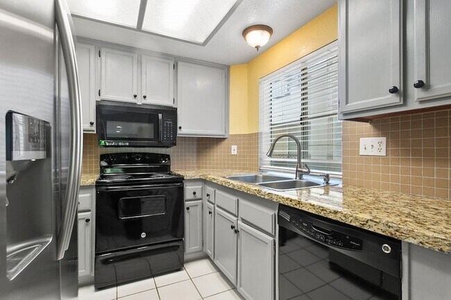 Building Photo - 430 Lake St